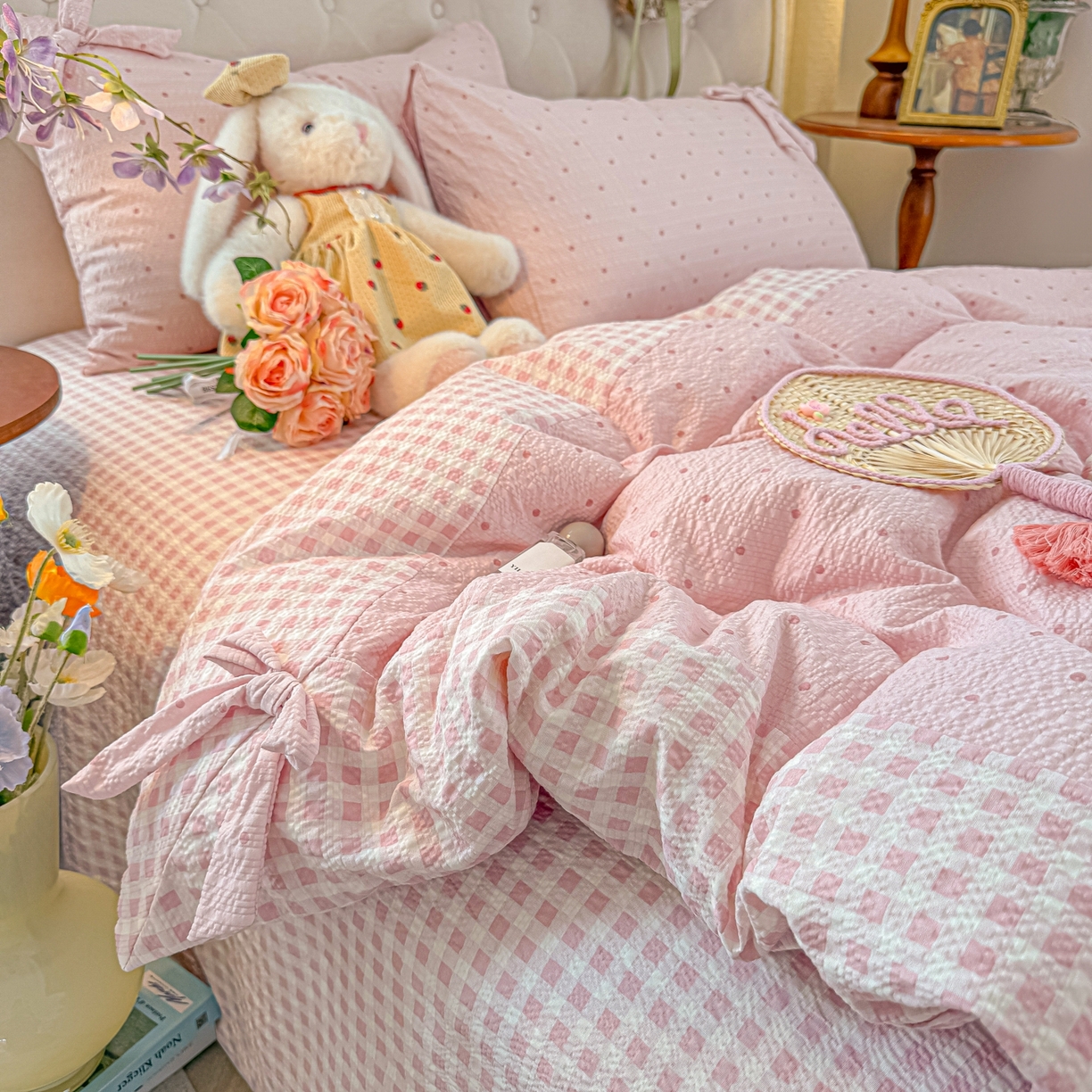 91家纺网 家纺一手货源 找家纺 子钦家纺 2026春夏新款提花泡芙棉蝴蝶结拼角工艺床单床笠四件套-缪斯之恋 缪斯之恋-奶粉波点