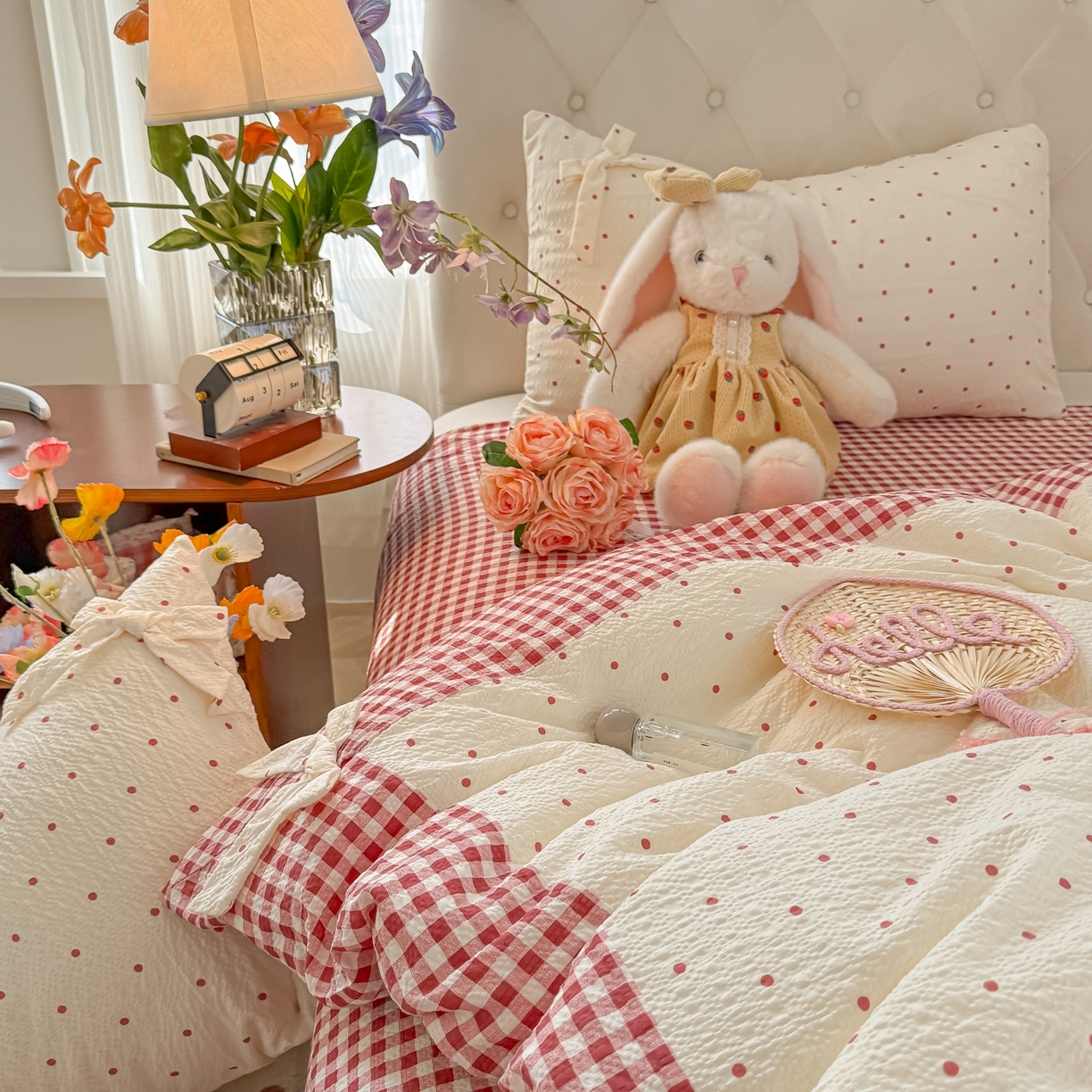 91家纺网 家纺一手货源 找家纺 子钦家纺 2026春夏新款提花泡芙棉蝴蝶结拼角工艺床单床笠四件套-缪斯之恋 缪斯之恋-奶红波点