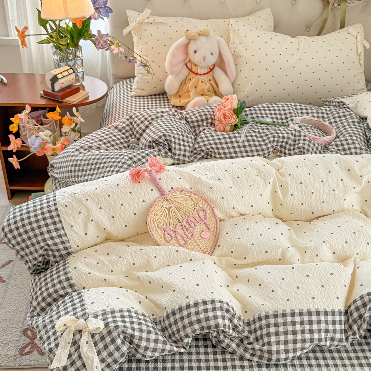 91家纺网 家纺一手货源 找家纺 子钦家纺 2026春夏新款提花泡芙棉蝴蝶结拼角工艺床单床笠四件套-缪斯之恋 缪斯之恋-奶灰波点