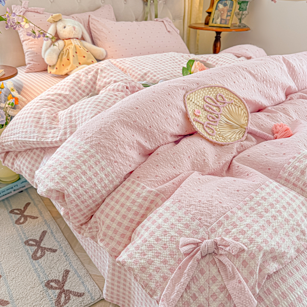 91家纺网 家纺一手货源 找家纺 子钦家纺 2026春夏新款提花泡芙棉蝴蝶结拼角工艺床单床笠四件套-缪斯之恋 缪斯之恋-奶粉波点