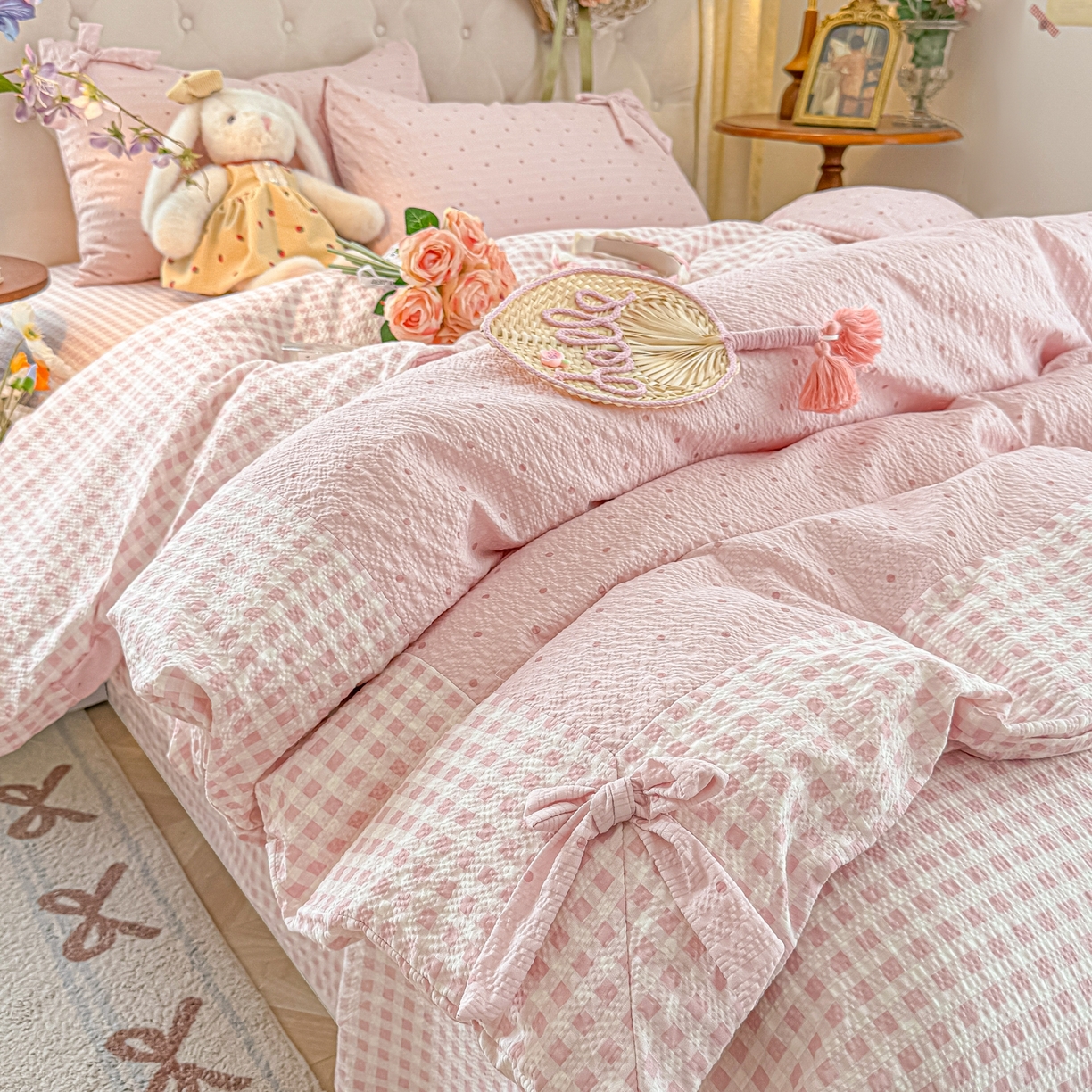 91家纺网 家纺一手货源 找家纺 子钦家纺 2026春夏新款提花泡芙棉蝴蝶结拼角工艺床单床笠四件套-缪斯之恋 缪斯之恋-奶粉波点