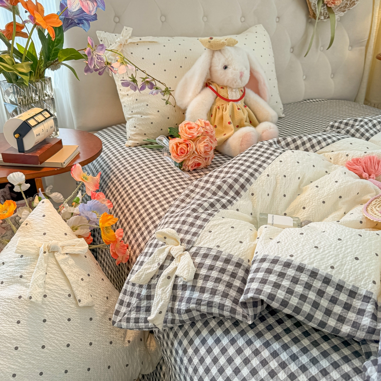 91家纺网 家纺一手货源 找家纺 子钦家纺 2026春夏新款提花泡芙棉蝴蝶结拼角工艺床单床笠四件套-缪斯之恋 缪斯之恋-奶灰波点