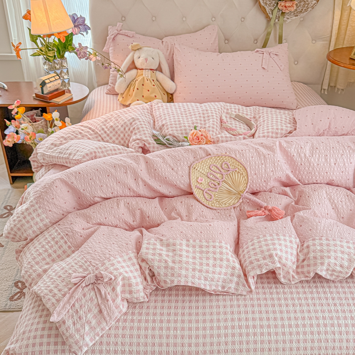 91家纺网 家纺一手货源 找家纺 子钦家纺 2026春夏新款提花泡芙棉蝴蝶结拼角工艺床单床笠四件套-缪斯之恋 缪斯之恋-奶粉波点