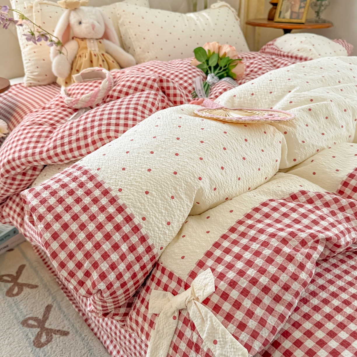 91家纺网 家纺一手货源 找家纺 子钦家纺 2026春夏新款提花泡芙棉蝴蝶结拼角工艺床单床笠四件套-缪斯之恋 缪斯之恋-奶红波点