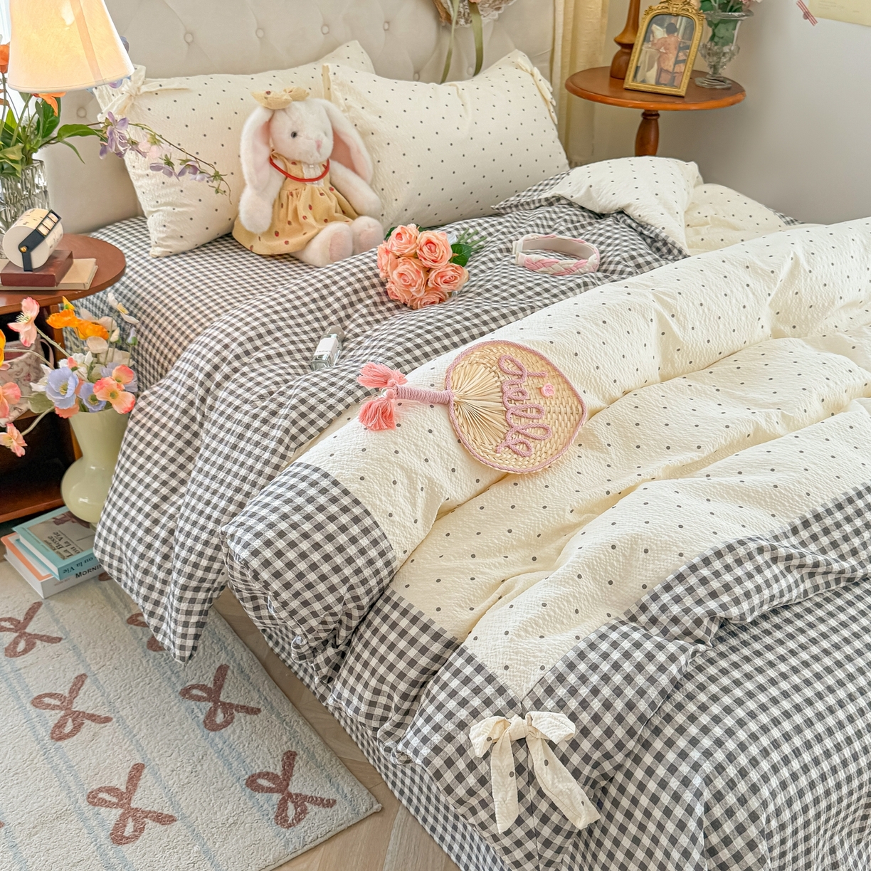 91家纺网 家纺一手货源 找家纺 子钦家纺 2026春夏新款提花泡芙棉蝴蝶结拼角工艺床单床笠四件套-缪斯之恋 缪斯之恋-奶灰波点