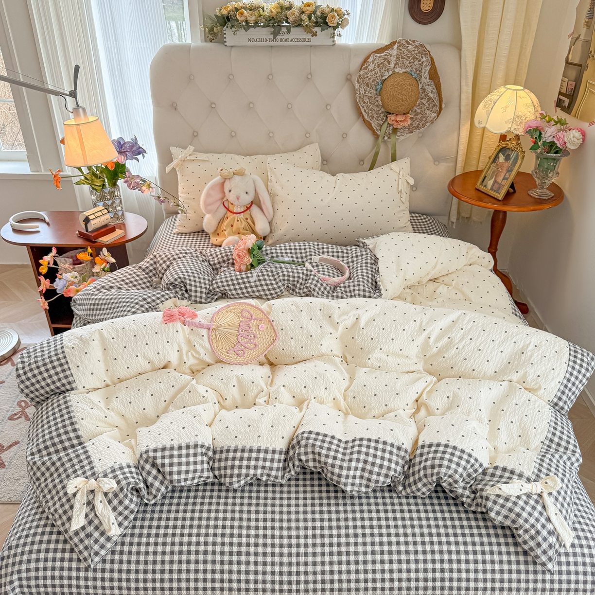 91家纺网 家纺一手货源 找家纺 子钦家纺 2026春夏新款提花泡芙棉蝴蝶结拼角工艺床单床笠四件套-缪斯之恋 缪斯之恋-奶灰波点