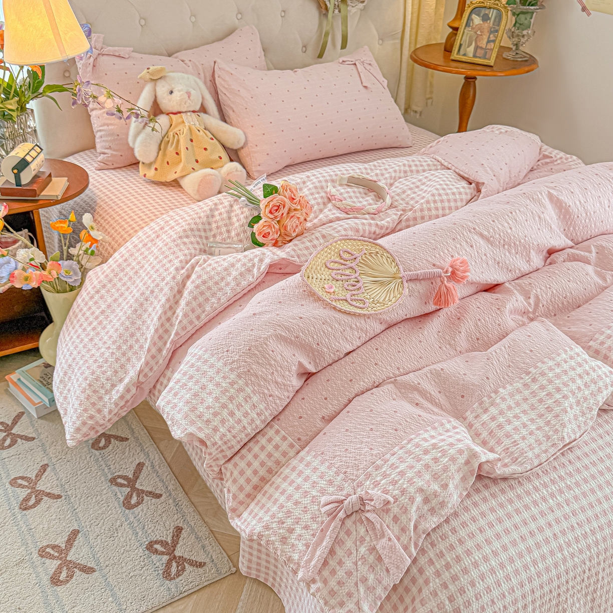 91家纺网 家纺一手货源 找家纺 子钦家纺 2026春夏新款提花泡芙棉蝴蝶结拼角工艺床单床笠四件套-缪斯之恋 缪斯之恋-奶粉波点