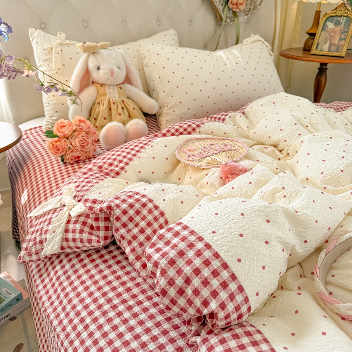 91家纺网 家纺一手货源 找家纺 子钦家纺 2026春夏新款提花泡芙棉蝴蝶结拼角工艺床单床笠四件套-缪斯之恋 缪斯之恋-奶红波点