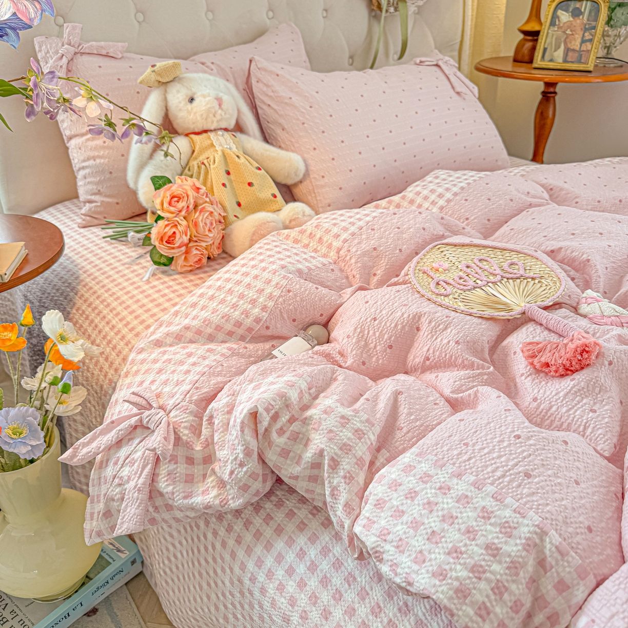 91家纺网 家纺一手货源 找家纺 子钦家纺 2026春夏新款提花泡芙棉蝴蝶结拼角工艺床单床笠四件套-缪斯之恋 缪斯之恋-奶粉波点