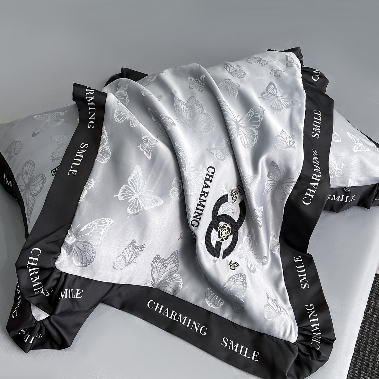 91家纺网 家纺一手货源 找家纺 澳梵家居 2026新款冰丝提花水洗真丝四件套-蝶梦系列 蝶梦-银灰