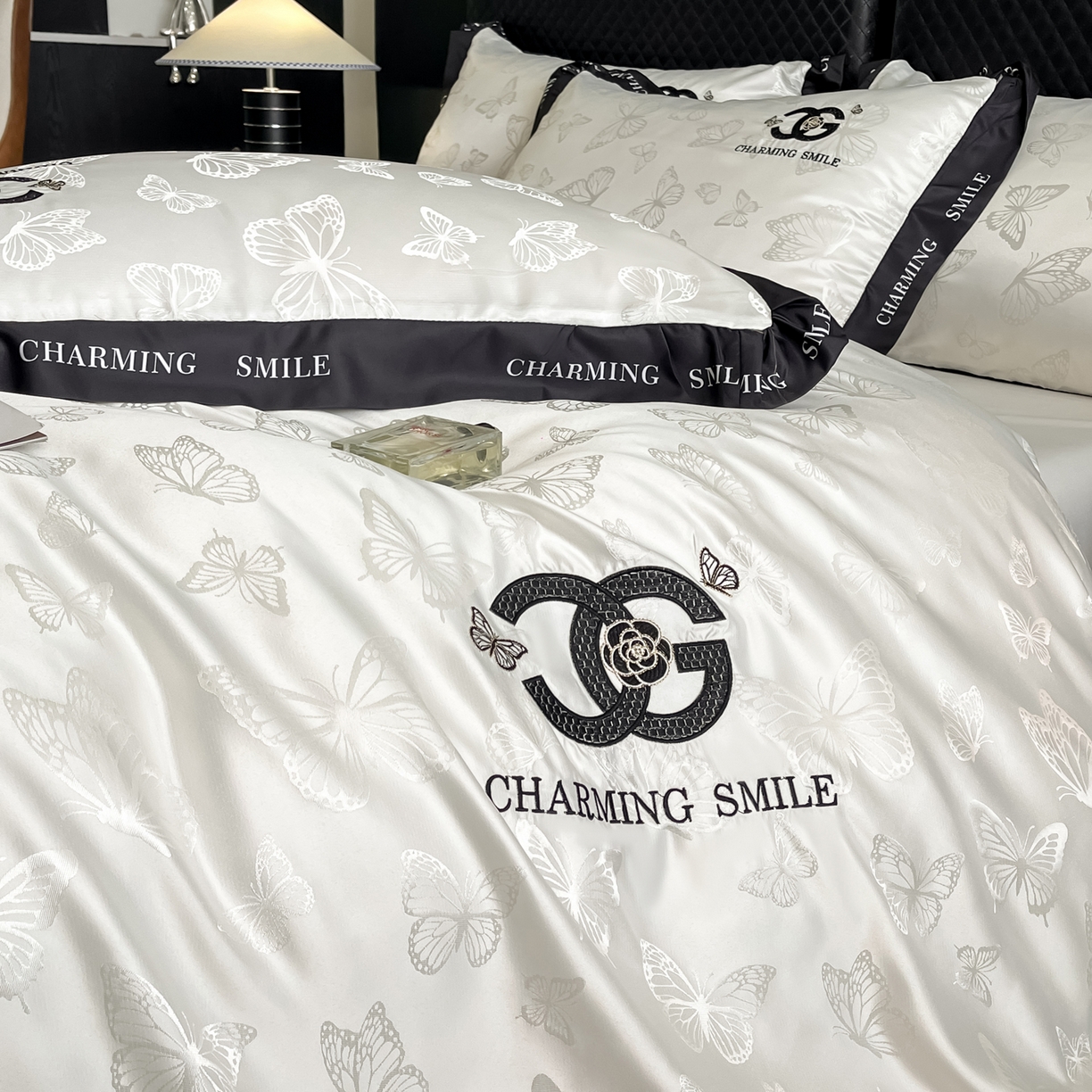 91家纺网 家纺一手货源 找家纺 澳梵家居 2026新款冰丝提花水洗真丝四件套-蝶梦系列 蝶梦-珍珠白