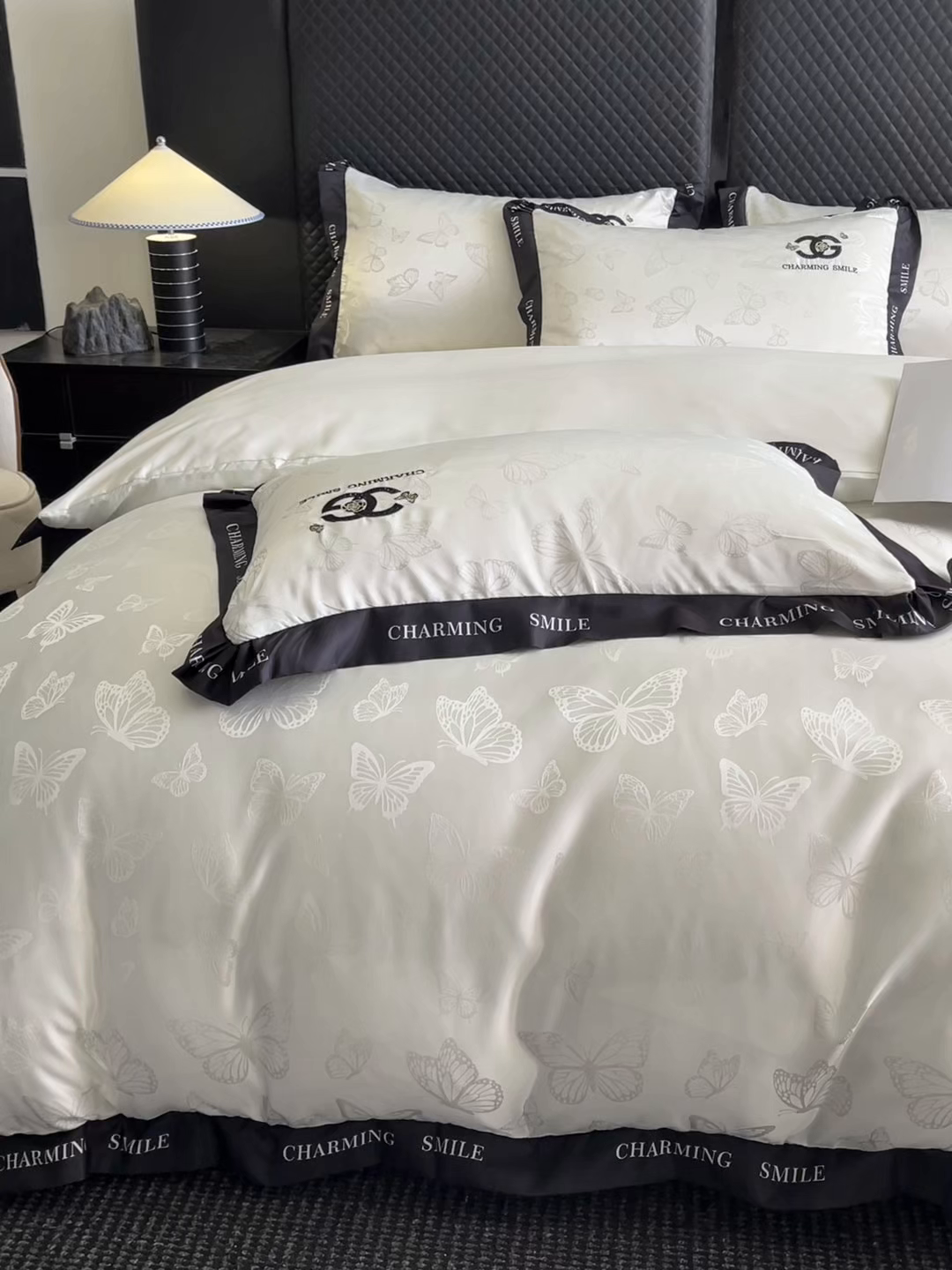 91家纺网 家纺一手货源 找家纺 澳梵家居 2026新款冰丝提花水洗真丝四件套-蝶梦系列 蝶梦-珍珠白