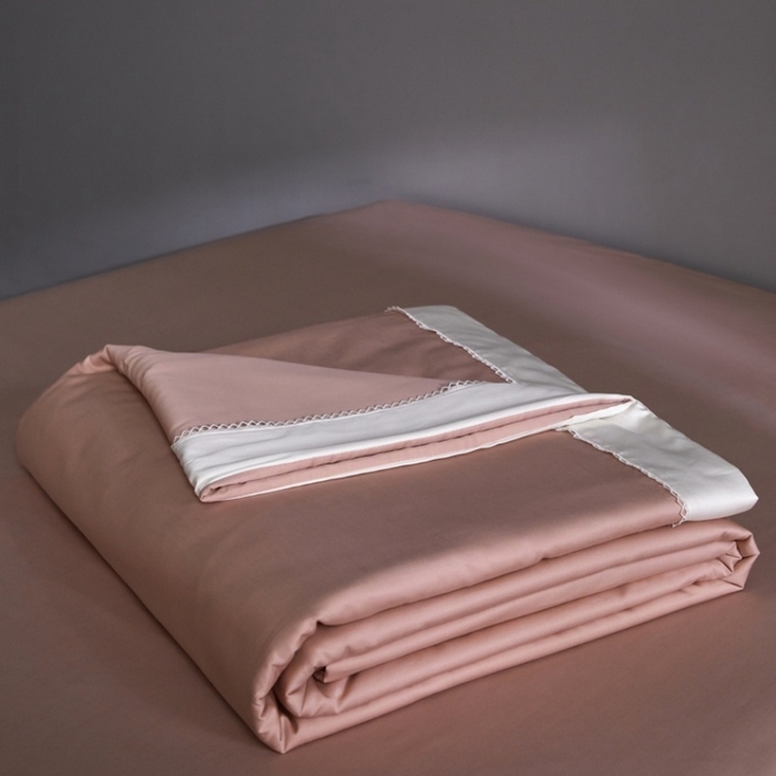 91家纺网 家纺一手货源 找家纺 金奇达家纺 2026新款茧养软夹心蚕丝四件套-丝颜悦色（标准号全网控价（折后券后）不低于299元 单夏被会员-40元 四件套会员-30） 丝颜悦色-缦豆沙