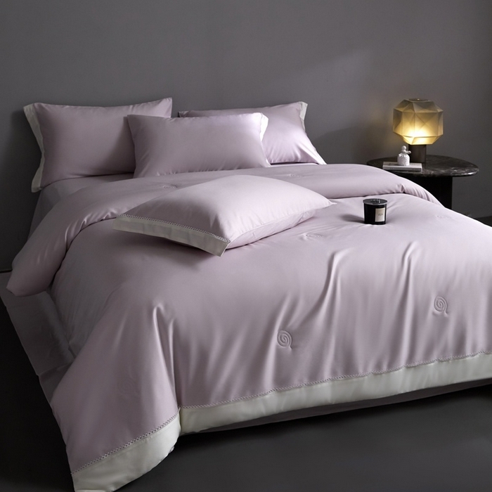 91家纺网 家纺一手货源 找家纺 金奇达家纺 2026新款茧养软夹心蚕丝四件套-丝颜悦色（标准号全网控价（折后券后）不低于299元 单夏被会员-40元 四件套会员-30） 丝颜悦色-水雾紫