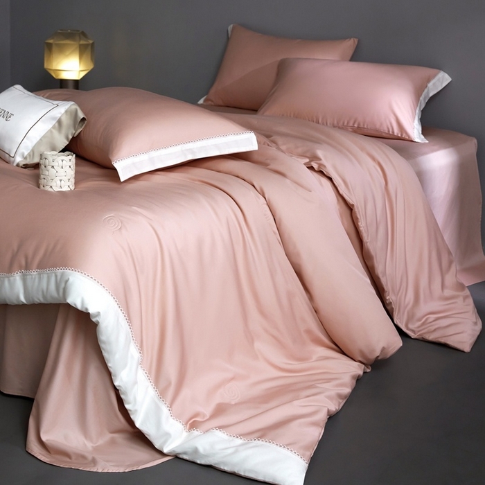 91家纺网 家纺一手货源 找家纺 金奇达家纺 2026新款茧养软夹心蚕丝四件套-丝颜悦色（标准号全网控价（折后券后）不低于299元 单夏被会员-40元 四件套会员-30） 丝颜悦色-缦豆沙