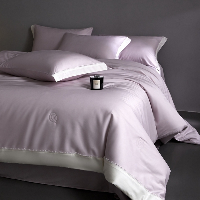 91家纺网 家纺一手货源 找家纺 金奇达家纺 2026新款茧养软夹心蚕丝四件套-丝颜悦色（标准号全网控价（折后券后）不低于299元 单夏被会员-40元 四件套会员-30） 丝颜悦色-水雾紫