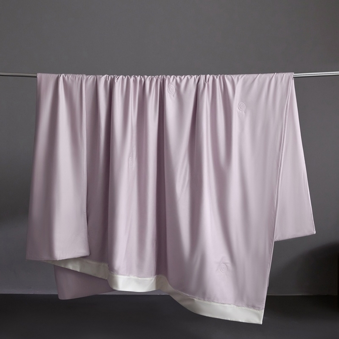 91家纺网 家纺一手货源 找家纺 金奇达家纺 2026新款茧养软夹心蚕丝四件套-丝颜悦色（标准号全网控价（折后券后）不低于299元 单夏被会员-40元 四件套会员-30） 丝颜悦色-水雾紫