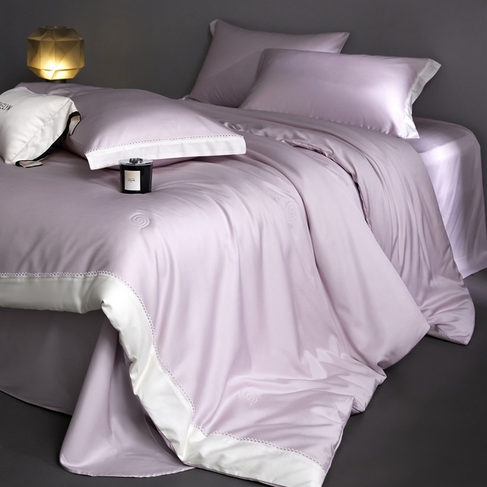 91家纺网 家纺一手货源 找家纺 金奇达家纺 2026新款茧养软夹心蚕丝四件套-丝颜悦色（标准号全网控价（折后券后）不低于299元 单夏被会员-40元 四件套会员-30） 丝颜悦色-水雾紫