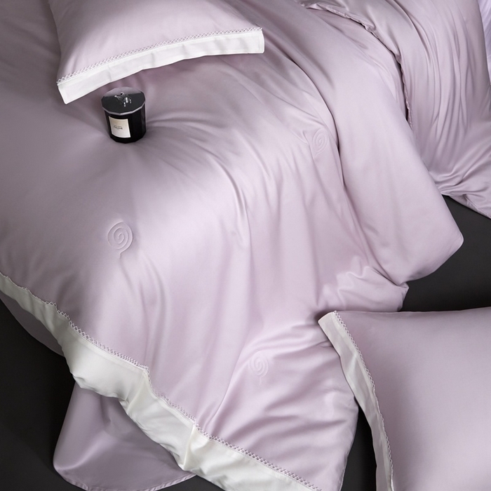 91家纺网 家纺一手货源 找家纺 金奇达家纺 2026新款茧养软夹心蚕丝四件套-丝颜悦色（标准号全网控价（折后券后）不低于299元 单夏被会员-40元 四件套会员-30） 丝颜悦色-水雾紫