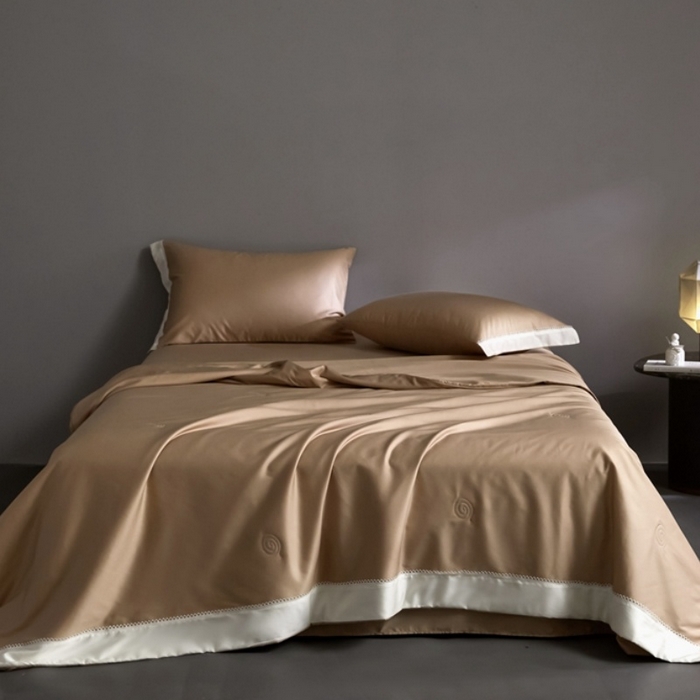 91家纺网 家纺一手货源 找家纺 金奇达家纺 2026新款茧养软夹心蚕丝四件套-丝颜悦色（标准号全网控价（折后券后）不低于299元 单夏被会员-40元 四件套会员-30） 丝颜悦色-香槟金