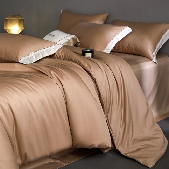 91家纺网 家纺一手货源 找家纺 金奇达家纺 2026新款茧养软夹心蚕丝四件套-丝颜悦色（标准号全网控价（折后券后）不低于299元 单夏被会员-40元 四件套会员-30） 丝颜悦色-香槟金