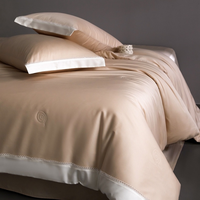 91家纺网 家纺一手货源 找家纺 金奇达家纺 2026新款茧养软夹心蚕丝四件套-丝颜悦色（标准号全网控价（折后券后）不低于299元 单夏被会员-40元 四件套会员-30） 丝颜悦色-肉桂沙茶