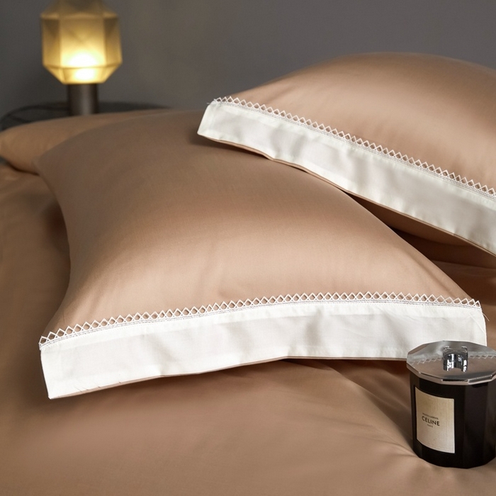 91家纺网 家纺一手货源 找家纺 金奇达家纺 2026新款茧养软夹心蚕丝四件套-丝颜悦色（标准号全网控价（折后券后）不低于299元 单夏被会员-40元 四件套会员-30） 丝颜悦色-香槟金