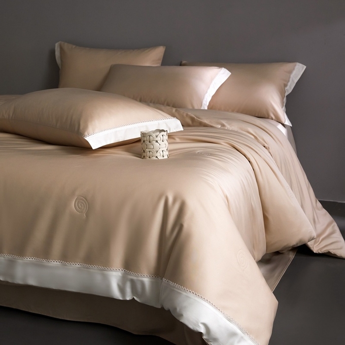 91家纺网 家纺一手货源 找家纺 金奇达家纺 2026新款茧养软夹心蚕丝四件套-丝颜悦色（标准号全网控价（折后券后）不低于299元 单夏被会员-40元 四件套会员-30） 丝颜悦色-肉桂沙茶