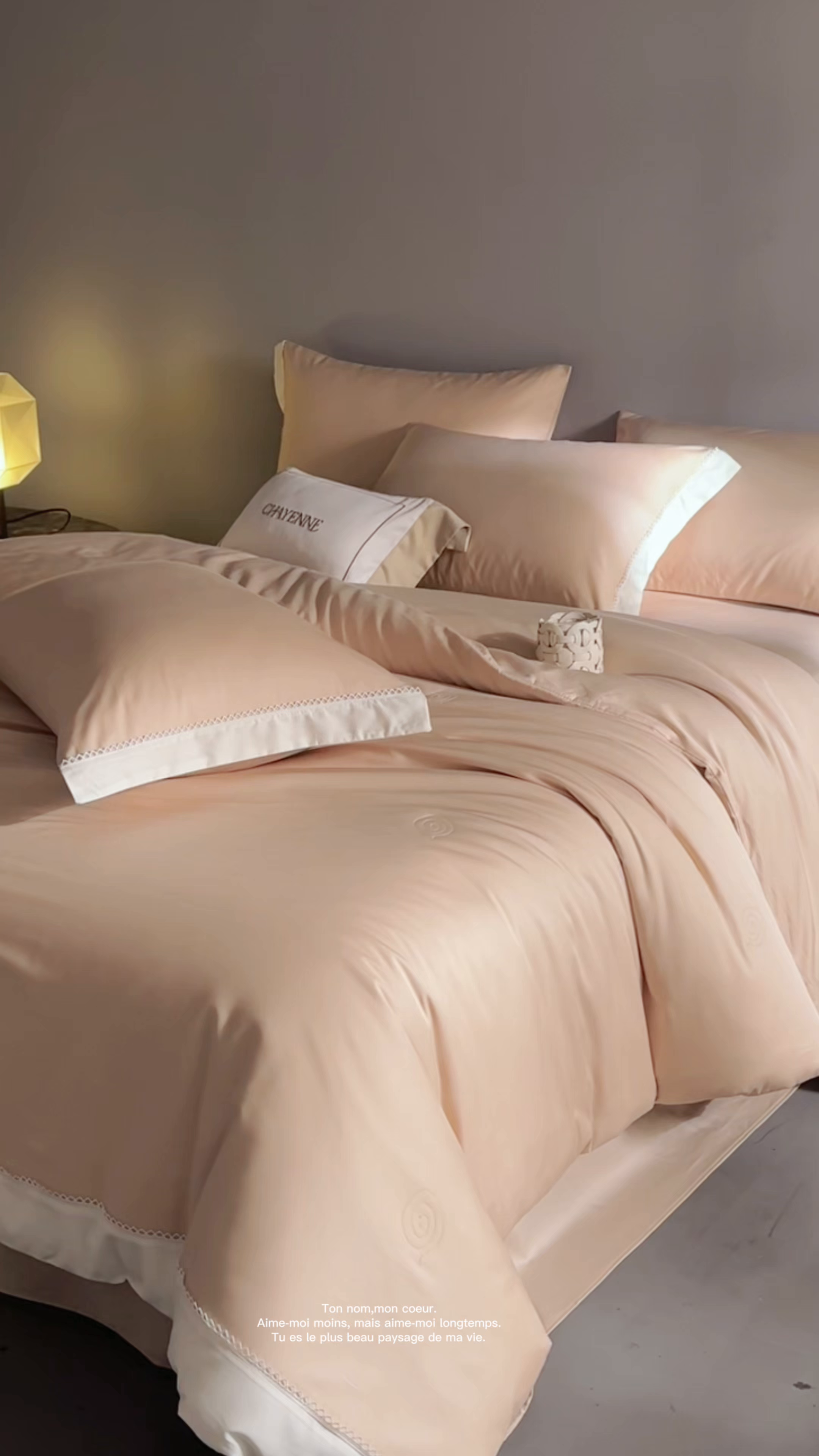 91家纺网 家纺一手货源 找家纺 金奇达家纺 2026新款茧养软夹心蚕丝四件套-丝颜悦色（标准号全网控价（折后券后）不低于299元 单夏被会员-40元 四件套会员-30） 丝颜悦色-肉桂沙茶