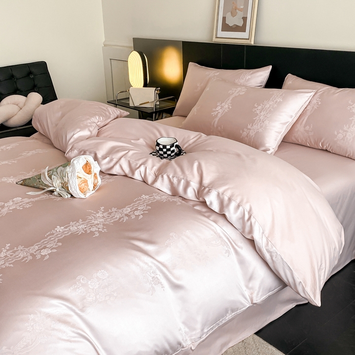 91家纺网 家纺一手货源 找家纺 琪格格纺织 2026新款纯棉全棉60s贡缎轻奢大提花四件套 纯棉贡缎 淡妍香芋紫