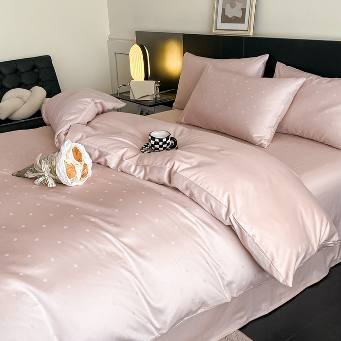 91家纺网 家纺一手货源 找家纺 琪格格纺织 2026新款纯棉全棉60s贡缎轻奢大提花四件套 纯棉贡缎提花 小爱心香芋紫