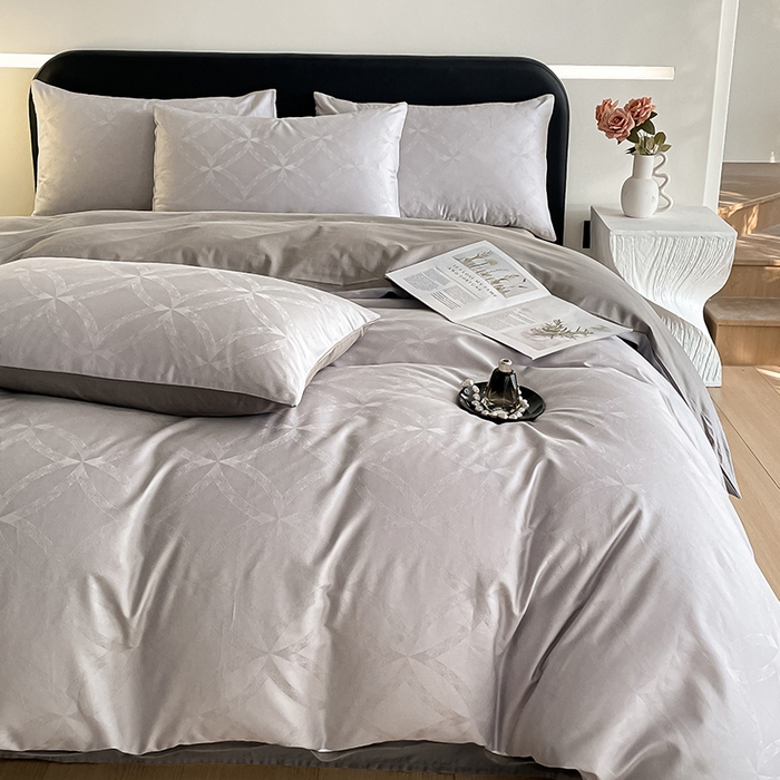 91家纺网 家纺一手货源 找家纺 琪格格纺织 2026新款纯棉全棉60s贡缎轻奢大提花四件套 纯棉贡缎 彩云乐园灰