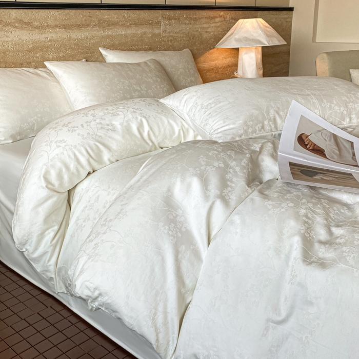 91家纺网 家纺一手货源 找家纺 琪格格纺织 2026新款纯棉全棉60s贡缎轻奢大提花四件套 纯棉贡缎 清影本白