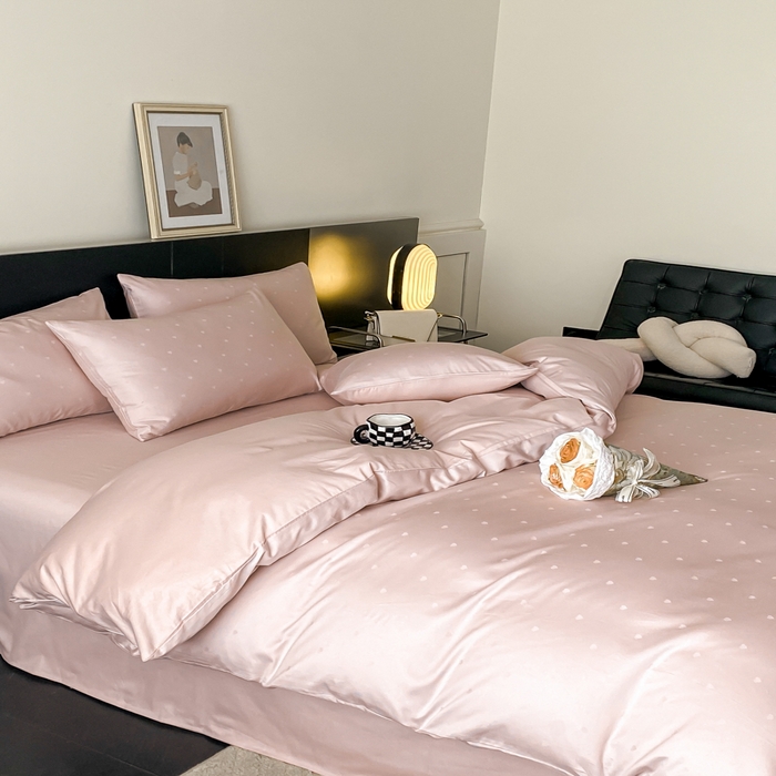 91家纺网 家纺一手货源 找家纺 琪格格纺织 2026新款纯棉全棉60s贡缎轻奢大提花四件套 纯棉贡缎提花 小爱心香芋紫