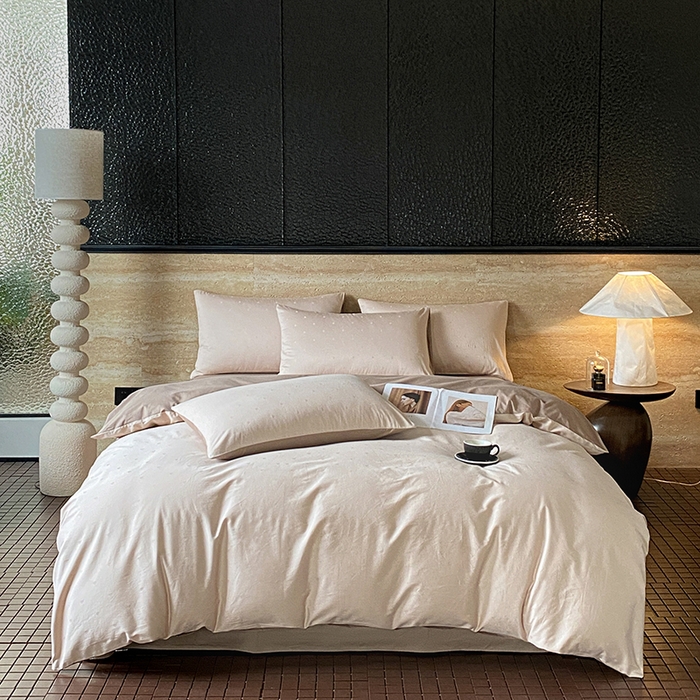 91家纺网 家纺一手货源 找家纺 琪格格纺织 2026新款纯棉全棉60s贡缎轻奢大提花四件套 纯棉贡缎 小爱心浅咖