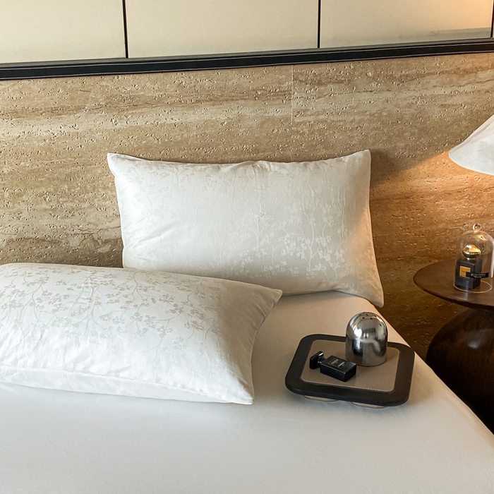 91家纺网 家纺一手货源 找家纺 琪格格纺织 2026新款纯棉全棉60s贡缎轻奢大提花四件套 纯棉贡缎 清影本白