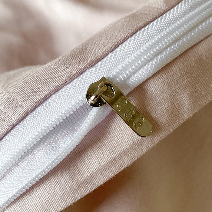 91家纺网 家纺一手货源 找家纺 琪格格纺织 2026新款纯棉全棉60s贡缎轻奢大提花四件套 纯棉贡缎 郁金香粉紫