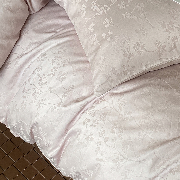 91家纺网 家纺一手货源 找家纺 琪格格纺织 2026新款纯棉全棉60s贡缎轻奢大提花四件套 纯棉贡缎 清影粉紫