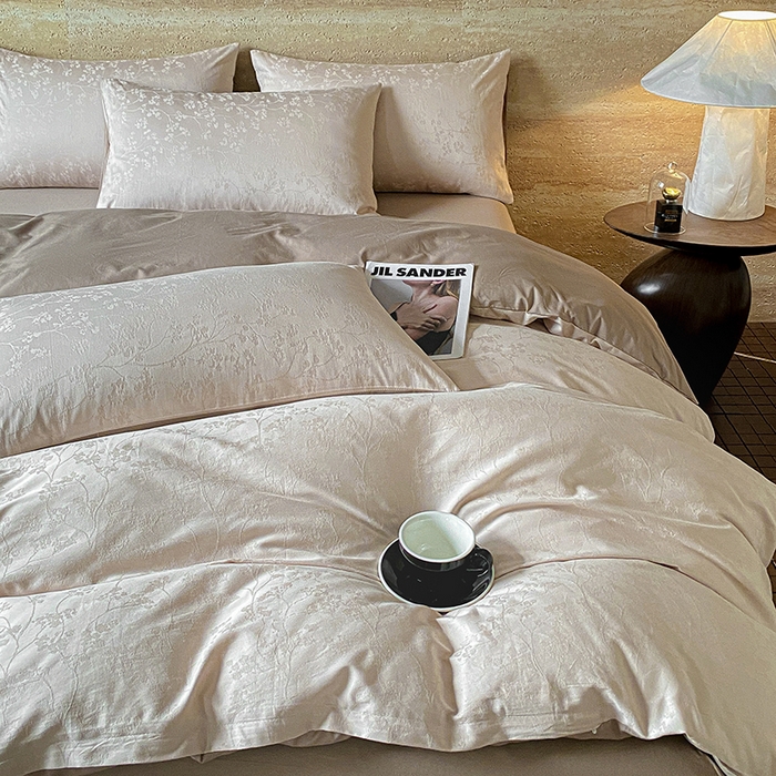 91家纺网 家纺一手货源 找家纺 琪格格纺织 2026新款纯棉全棉60s贡缎轻奢大提花四件套 纯棉贡缎 清影浅咖