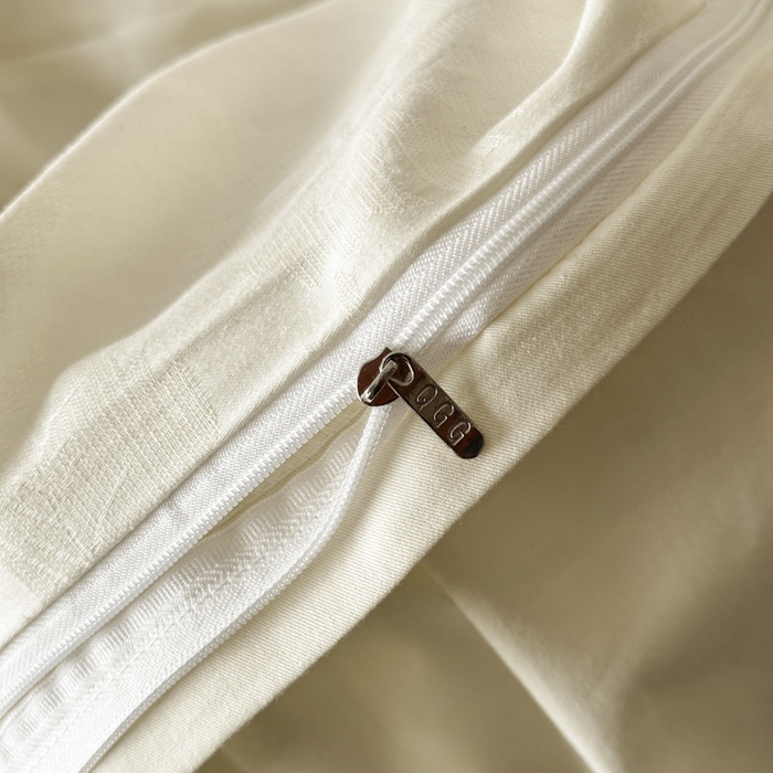 91家纺网 家纺一手货源 找家纺 琪格格纺织 2026新款纯棉全棉60s贡缎轻奢大提花四件套 纯棉贡缎提花-风浅奶白