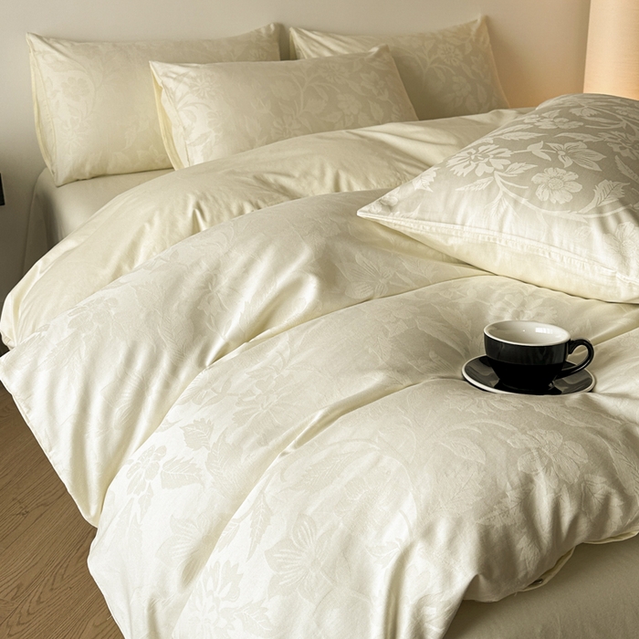 91家纺网 家纺一手货源 找家纺 琪格格纺织 2026新款纯棉全棉60s贡缎轻奢大提花四件套 纯棉贡缎提花-风浅奶白