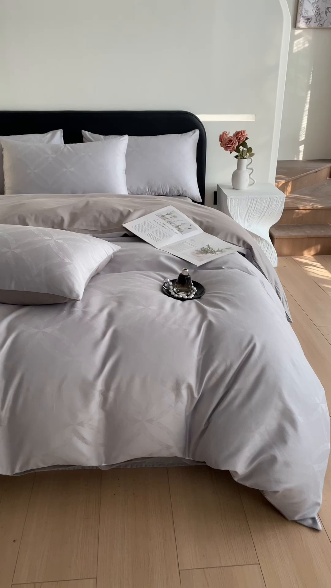 91家纺网 家纺一手货源 找家纺 琪格格纺织 2026新款纯棉全棉60s贡缎轻奢大提花四件套 纯棉贡缎 彩云乐园灰