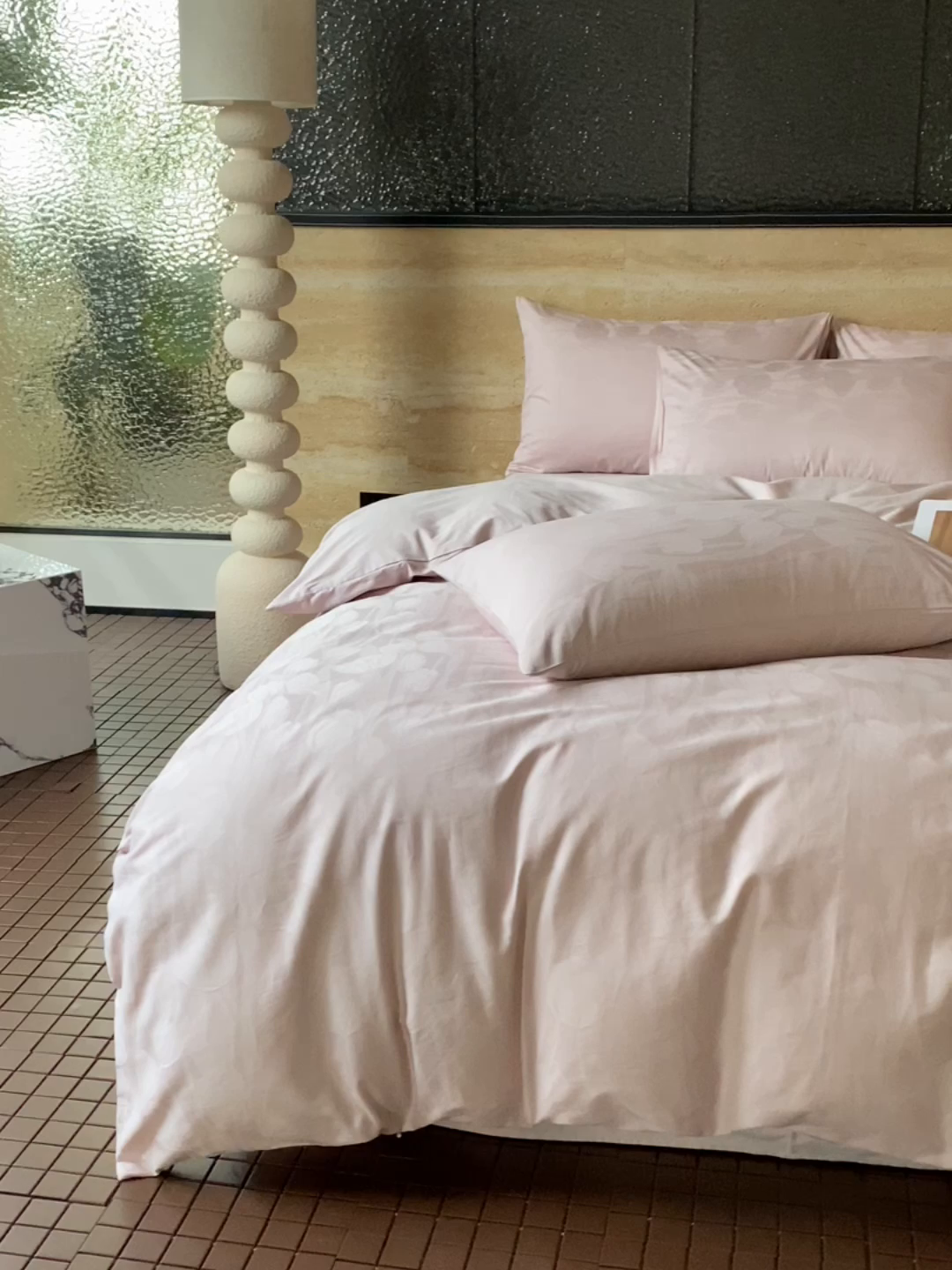 91家纺网 家纺一手货源 找家纺 琪格格纺织 2026新款纯棉全棉60s贡缎轻奢大提花四件套 纯棉贡缎 郁金香粉紫