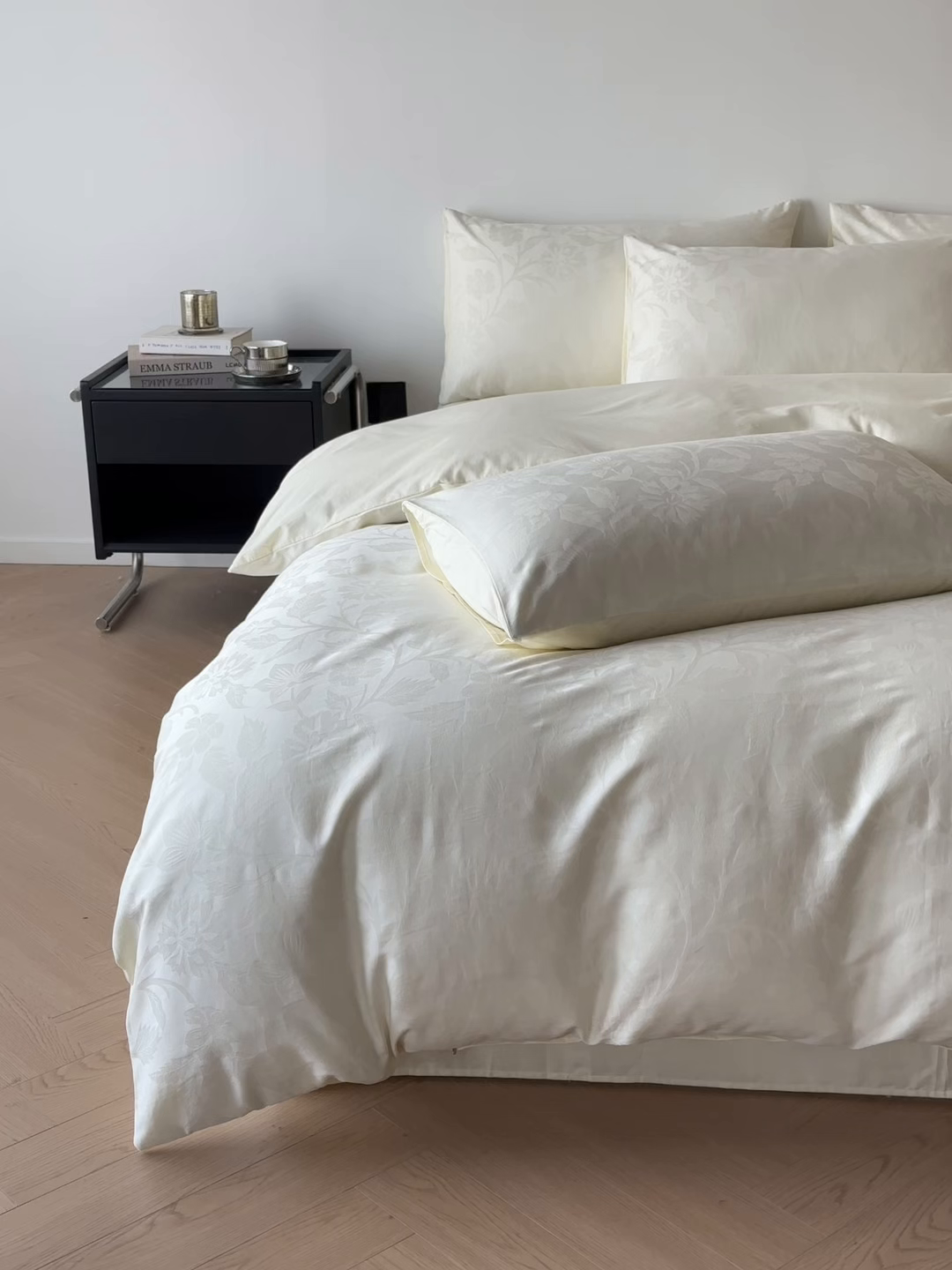 91家纺网 家纺一手货源 找家纺 琪格格纺织 2026新款纯棉全棉60s贡缎轻奢大提花四件套 纯棉贡缎提花-风浅奶白