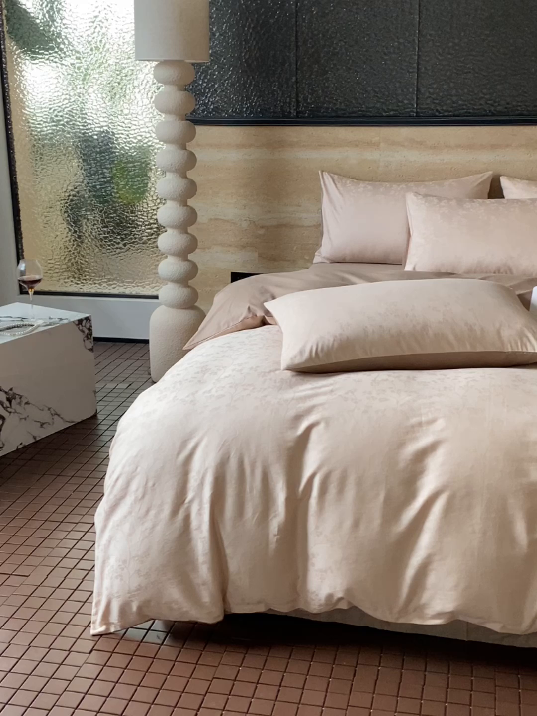 91家纺网 家纺一手货源 找家纺 琪格格纺织 2026新款纯棉全棉60s贡缎轻奢大提花四件套 纯棉贡缎 清影浅咖