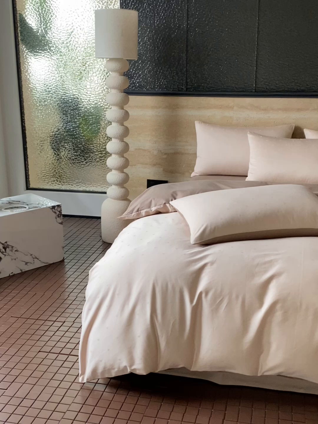 91家纺网 家纺一手货源 找家纺 琪格格纺织 2026新款纯棉全棉60s贡缎轻奢大提花四件套 纯棉贡缎 小爱心浅咖