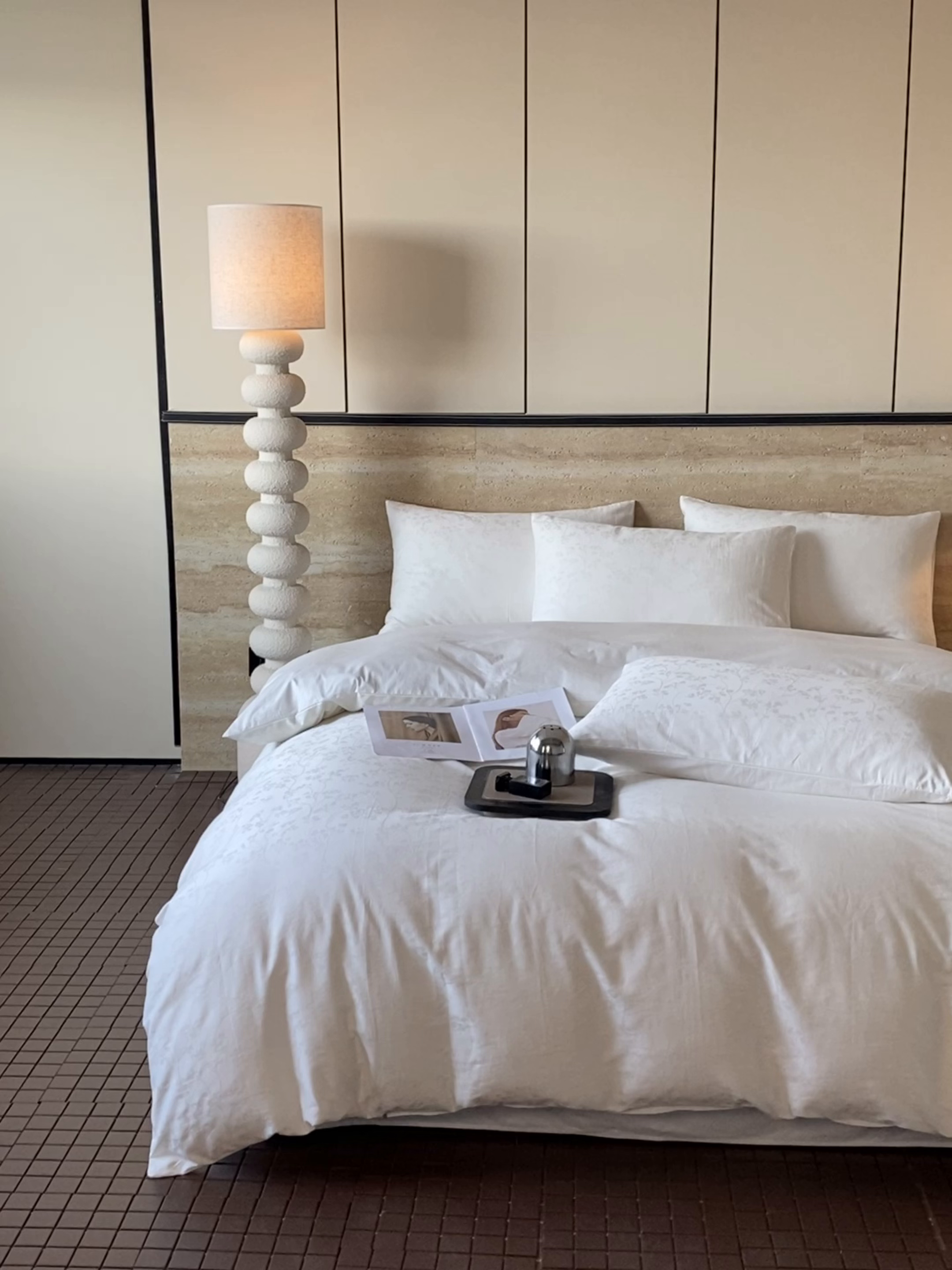 91家纺网 家纺一手货源 找家纺 琪格格纺织 2026新款纯棉全棉60s贡缎轻奢大提花四件套 纯棉贡缎 清影本白