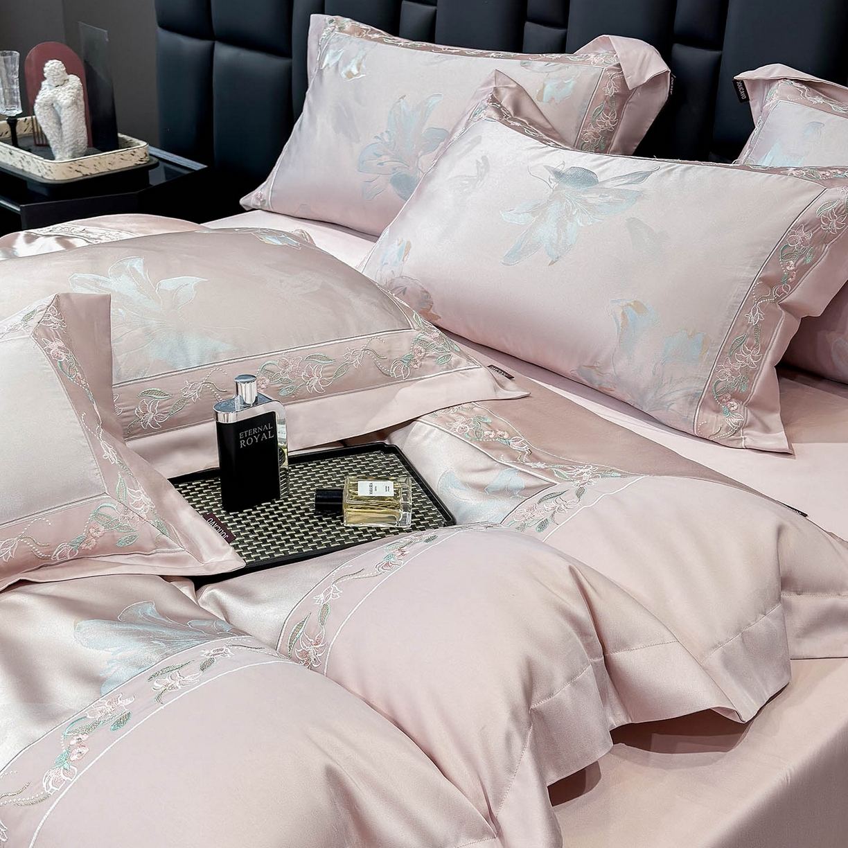 91家纺网 家纺一手货源 找家纺 2026新款轻奢风A类厚织提花长绒棉纯棉四件套100全棉高档重工刺绣被套床单床笠 薇澜-凝烟粉