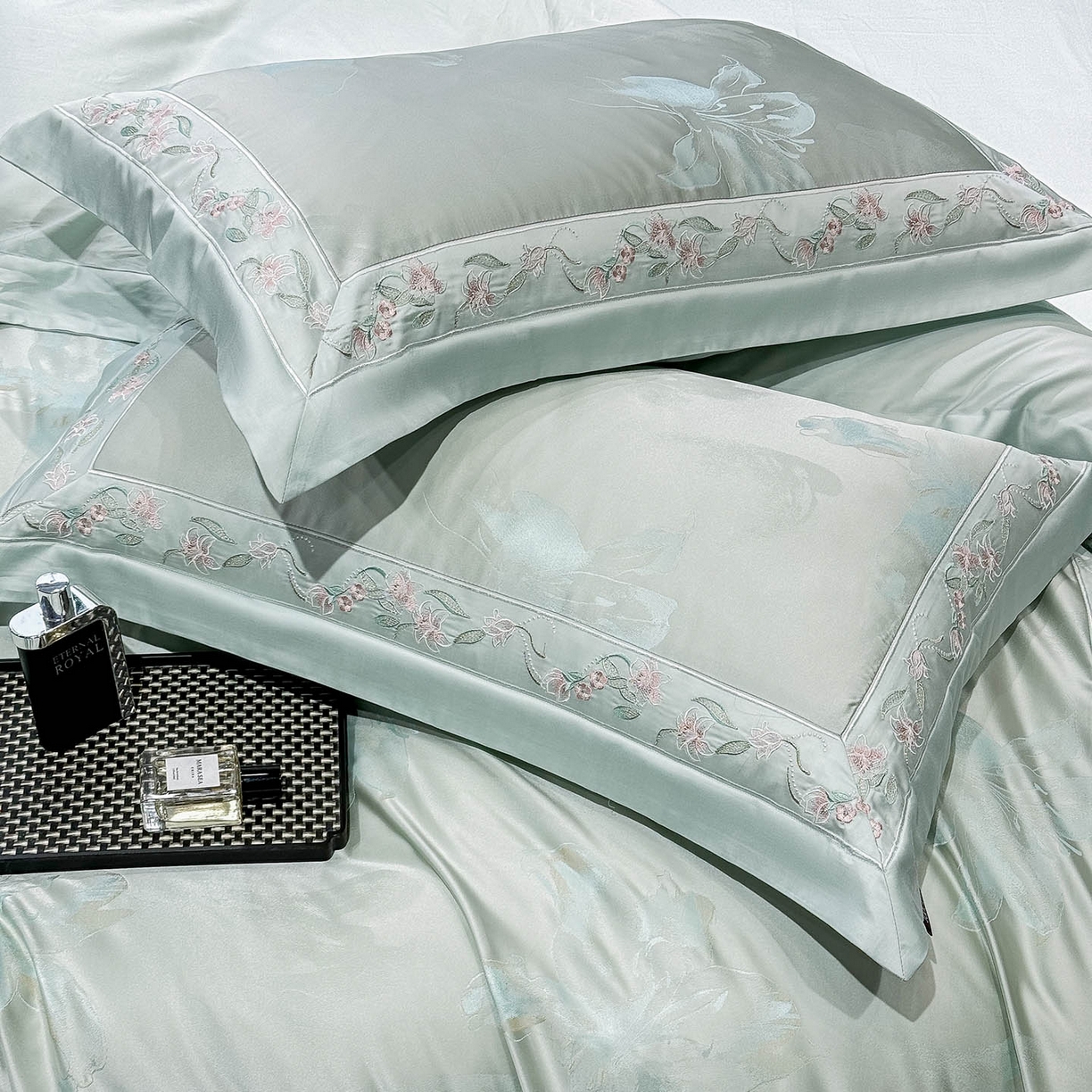 91家纺网 家纺一手货源 找家纺 2026新款轻奢风A类厚织提花长绒棉纯棉四件套100全棉高档重工刺绣被套床单床笠 薇澜-云水绿