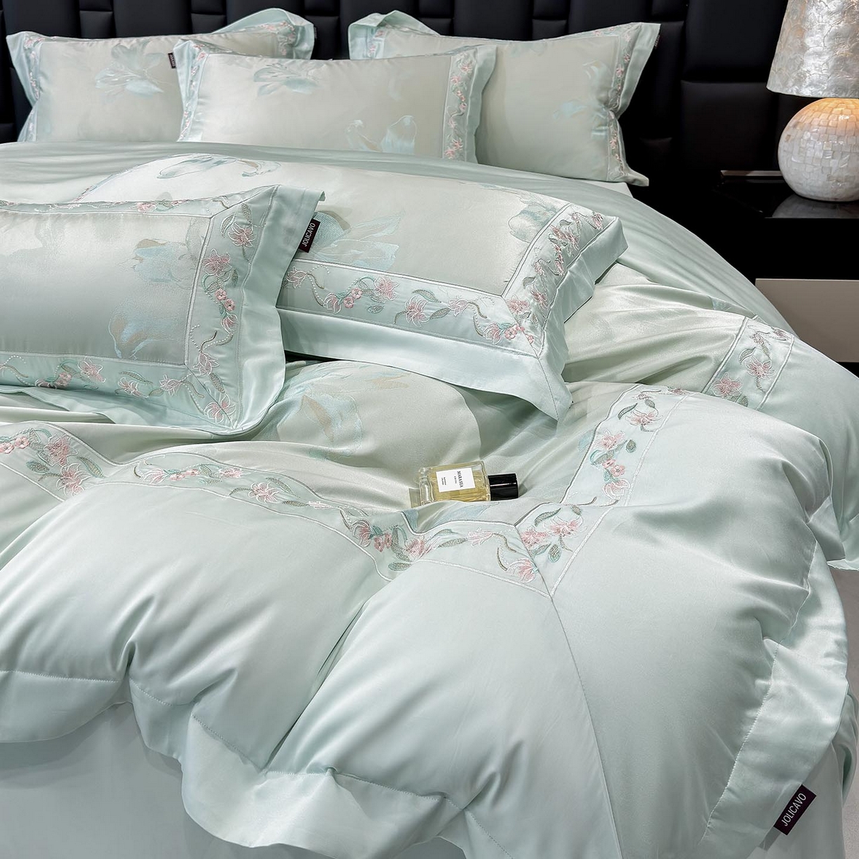 91家纺网 家纺一手货源 找家纺 2026新款轻奢风A类厚织提花长绒棉纯棉四件套100全棉高档重工刺绣被套床单床笠 薇澜-云水绿